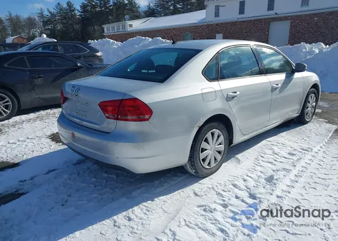 2013 Volkswagen Passat 2.5L S z USA, uszkodzony, nr VIN 1VWAP7A39DC028723